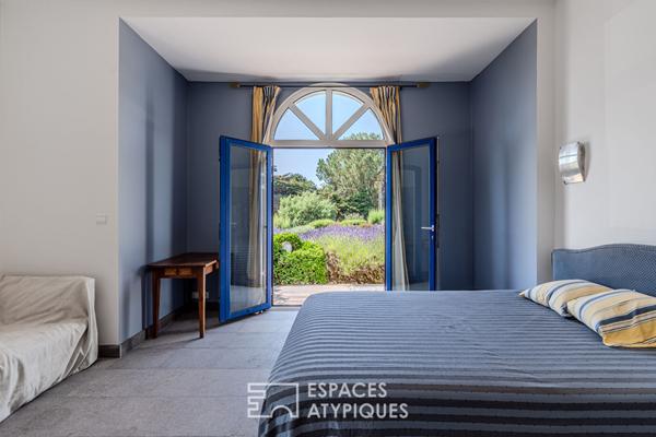 Villa d’exception surplombant l’océan avec piscine sur son parc paysagé