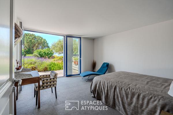 Villa d’exception surplombant l’océan avec piscine sur son parc paysagé