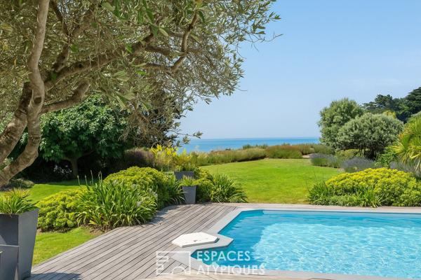 Villa d’exception surplombant l’océan avec piscine sur son parc paysagé