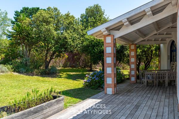 Villa d’exception surplombant l’océan avec piscine sur son parc paysagé