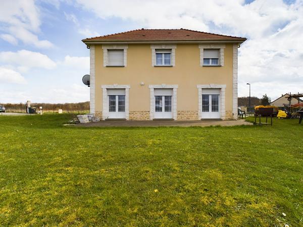 maison - 5 pièces - 150m2