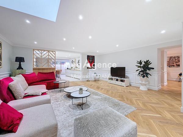 Maison à CHOLET, 49300 - 8 pièces 215m²