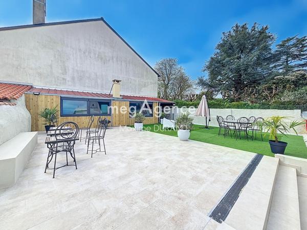 Maison à CHOLET, 49300 - 8 pièces 215m²