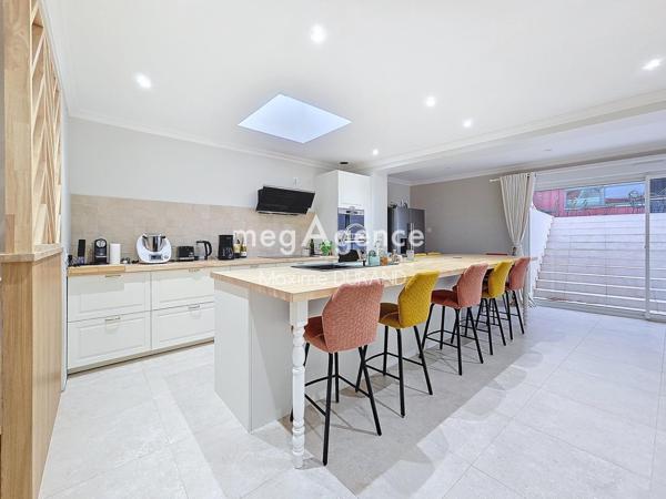 Maison à CHOLET, 49300 - 8 pièces 215m²