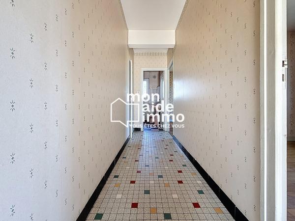 Maison sur sous-sol et terrain