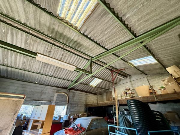 Maison sur sous-sol et terrain