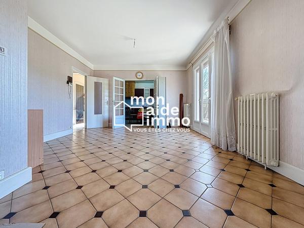 Maison sur sous-sol et terrain