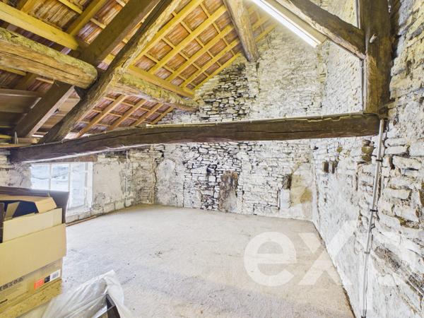 Maison de village entièrement rénovée à vendre