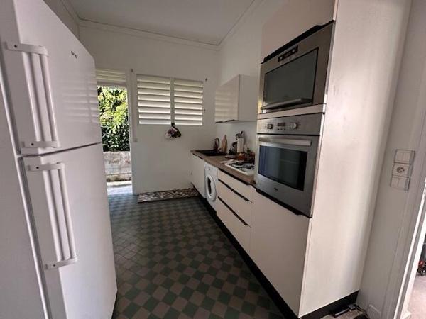 A LOUER JOLIE MAISON T4 MEUBLEE DANS BOURG DE GOSIER A 2MN DE LA PLAGE AVEC VUE MER ET ILET GOSIER