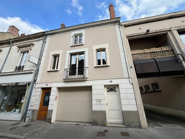 Maison de ville idéalement située en centre de La Flèche