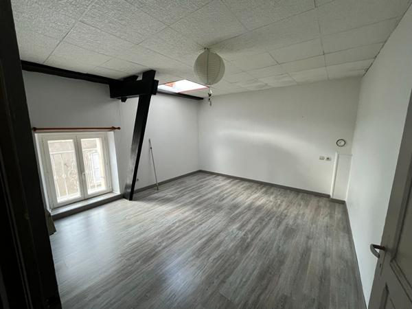 Maison de ville idéalement située en centre de La Flèche