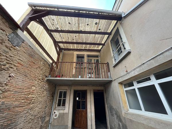 Maison de ville idéalement située en centre de La Flèche