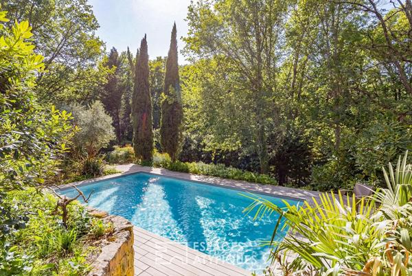 Maison d’architecte avec piscine et parc boisé à Aussonne