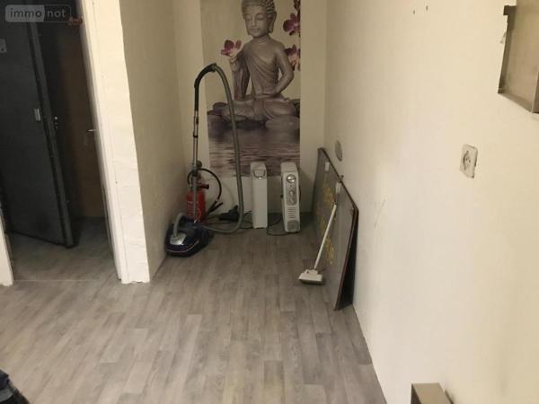 Fonds et/ou murs commerciaux à louer à Elbeuf en Seine-Maritime (76500), ref : 27063-L103