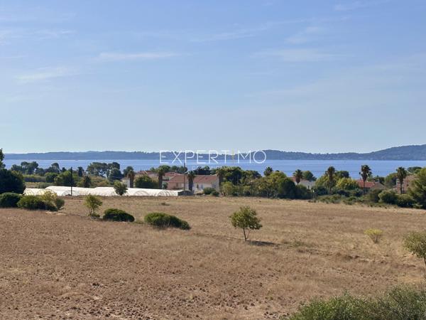 Carqueiranne (83320) Appartement Type 2 rénové avec terrasse et vue mer