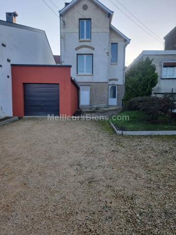 maison indépendante avec jardin et garage