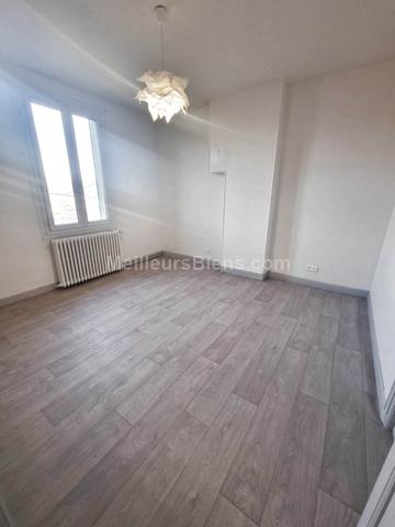 maison indépendante avec jardin et garage