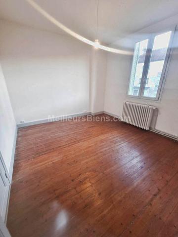 maison indépendante avec jardin et garage