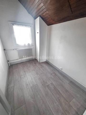 maison indépendante avec jardin et garage