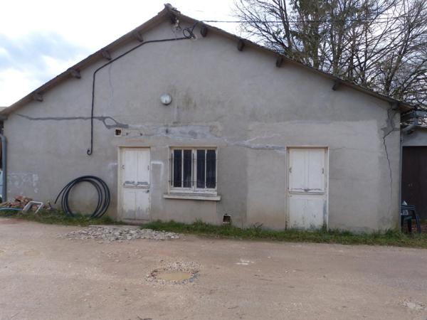 Vente                                                      Local industriel
                        
                                                            à Neuvy-sur-Barangeon