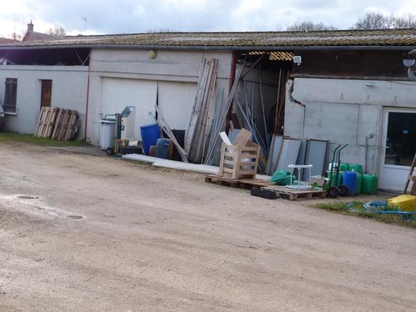 Vente                                                      Local industriel
                        
                                                            à Neuvy-sur-Barangeon