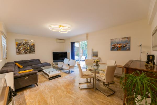 Appartement Mandelieu La Napoule 2 pièce(s) de 61m2 dans une résidence de standing avec piscine