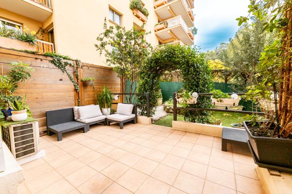 Appartement Mandelieu La Napoule 2 pièce(s) de 61m2 dans une résidence de standing avec piscine