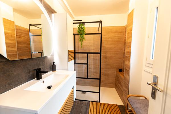 Appartement Mandelieu La Napoule 2 pièce(s) de 61m2 dans une résidence de standing avec piscine