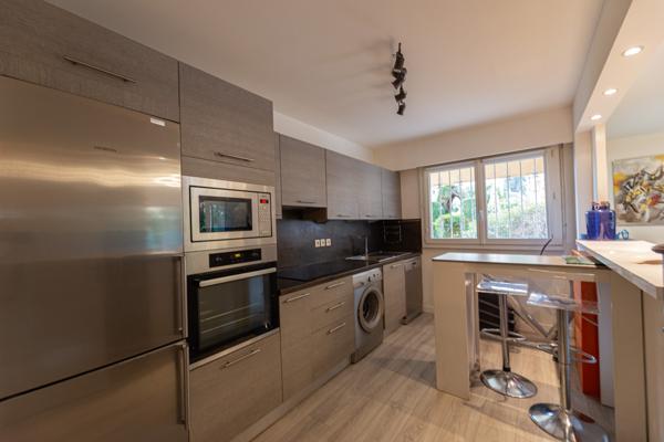 Appartement Mandelieu La Napoule 2 pièce(s) de 61m2 dans une résidence de standing avec piscine