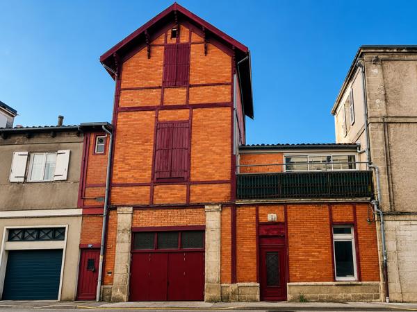 Appartement
         2 pièces
        - 35 m² 185 000 € *