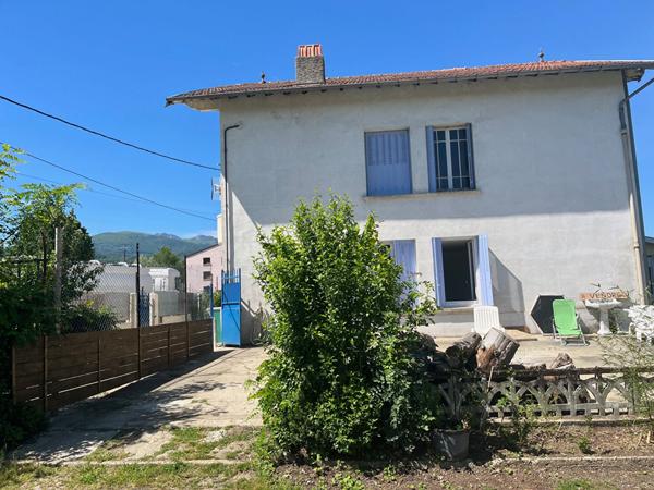 A VENDRE MAISON DE MAITRE/ IMMEUBLE LAVELANET SUR 4500 M2 de terrain