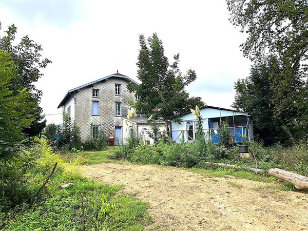 A VENDRE MAISON DE MAITRE/ IMMEUBLE LAVELANET SUR 4500 M2 de terrain