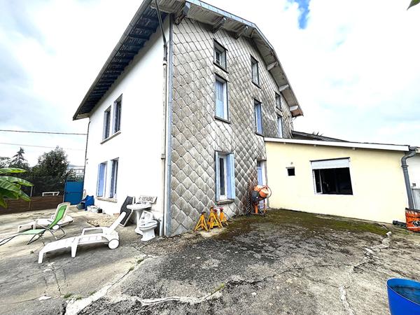 A VENDRE MAISON DE MAITRE/ IMMEUBLE LAVELANET SUR 4500 M2 de terrain
