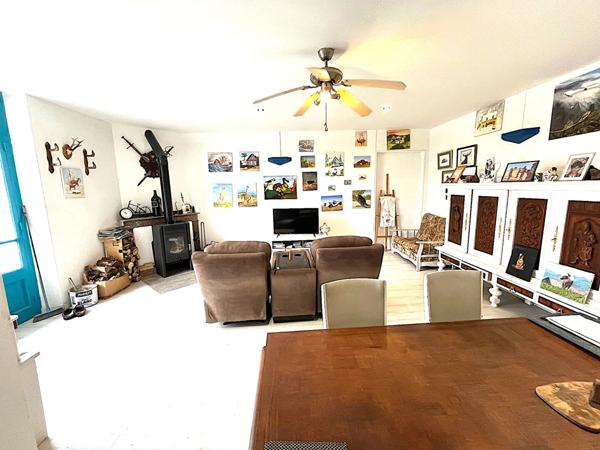 A VENDRE MAISON DE MAITRE/ IMMEUBLE LAVELANET SUR 4500 M2 de terrain