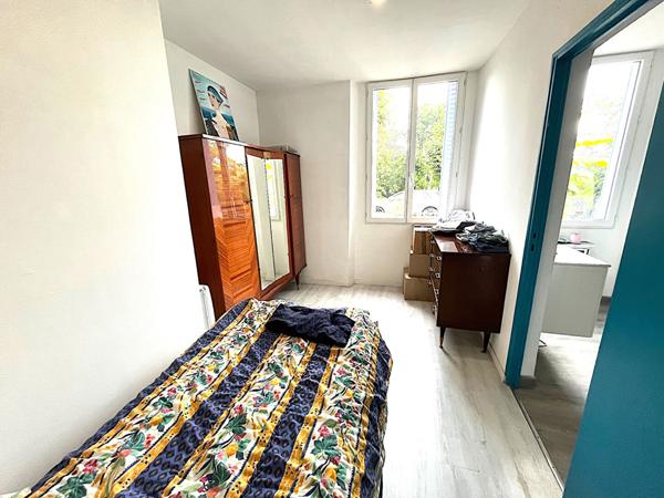 A VENDRE MAISON DE MAITRE/ IMMEUBLE LAVELANET SUR 4500 M2 de terrain