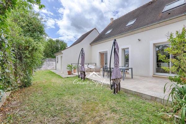 CHAMPCUEIL  Maison individuelle familiale de 140 m²  - 4 chambres, jardin, garage et sous-sol total