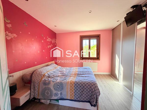 Maison T7 avec piscine et garages sur 1266 m2 clos