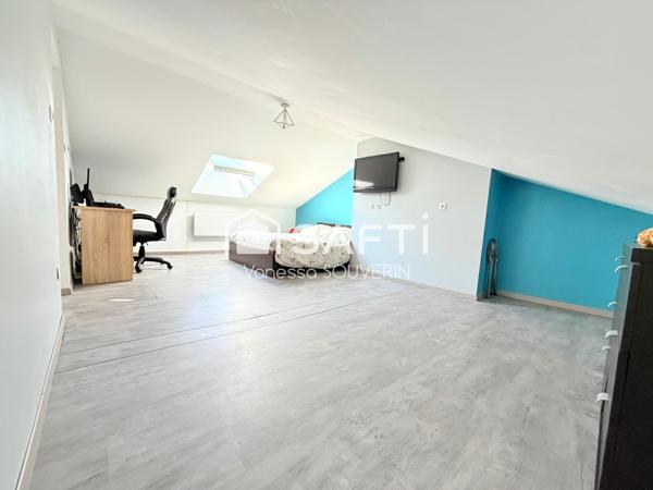 Maison T7 avec piscine et garages sur 1266 m2 clos