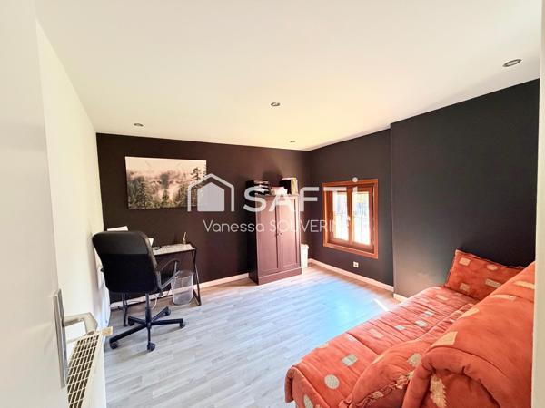 Maison T7 avec piscine et garages sur 1266 m2 clos