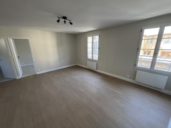 POITIERS CENTRE BEAU TYPE 3 DE 57 M2 RENOVE A NEUF !