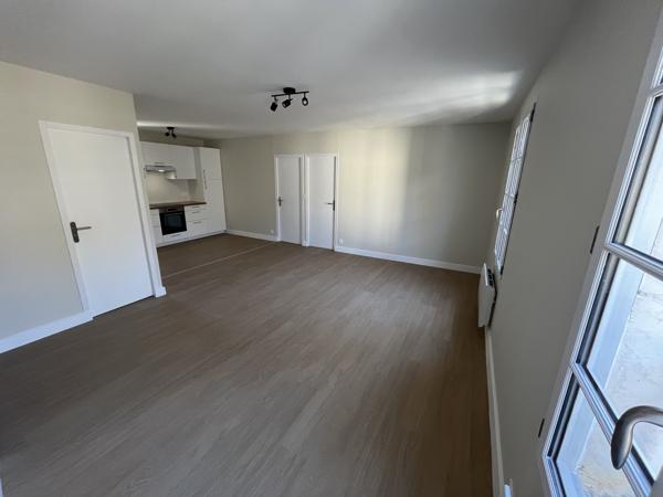 POITIERS CENTRE BEAU TYPE 3 DE 57 M2 RENOVE A NEUF !