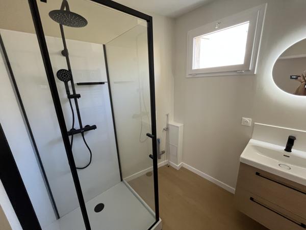 POITIERS CENTRE BEAU TYPE 3 DE 57 M2 RENOVE A NEUF !