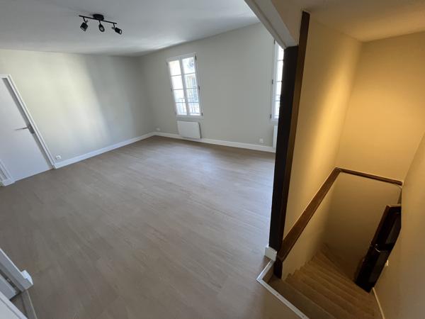 POITIERS CENTRE BEAU TYPE 3 DE 57 M2 RENOVE A NEUF !
