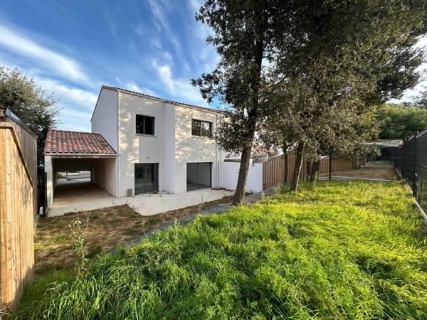 Maison neuve en lisière de forêt