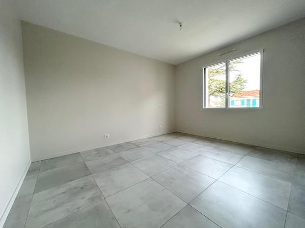 Maison neuve en lisière de forêt