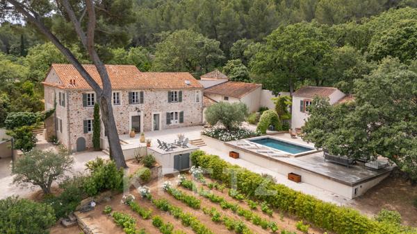 HYÈRES — PROPRIÉTÉ HISTORIQUE RÉNOVÉE - BORD DE MER