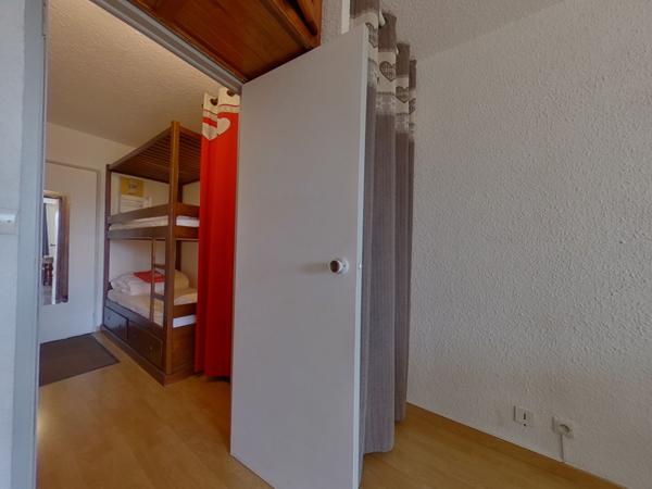 04400 LE SAUZE STUDIO CENTRE STATION - LE SAUZE - EXPO OUEST