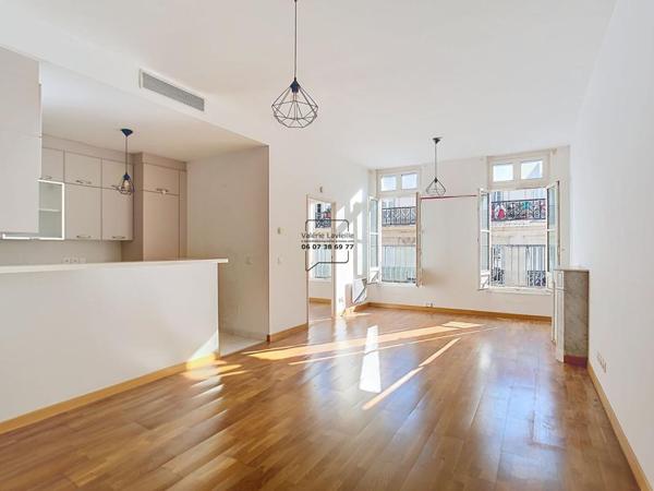 Marseille (13001) - Vieux Port / République  - Type 3 - 86 m2  + Balcon filant - VENDU LOUE