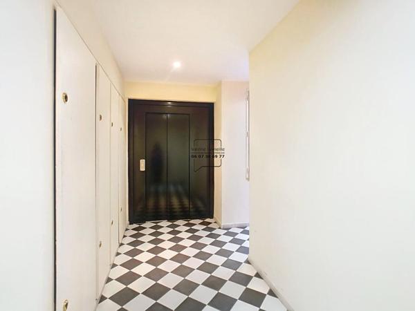 Marseille (13001) - Vieux Port / République  - Type 3 - 86 m2  + Balcon filant - VENDU LOUE