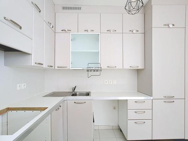 Marseille (13001) - Vieux Port / République  - Type 3 - 86 m2  + Balcon filant - VENDU LOUE